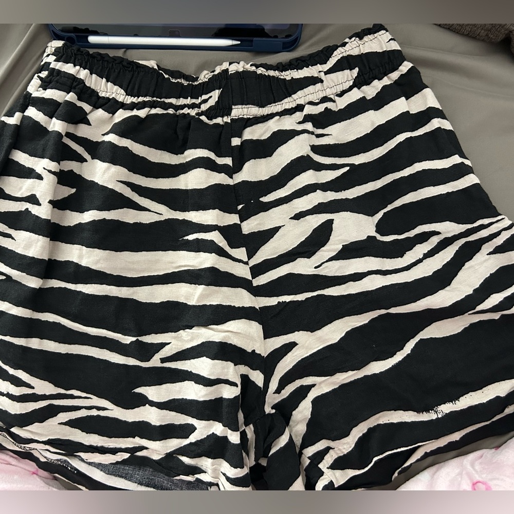 Zebra Print Women's Linen Elastic Waist Shorts